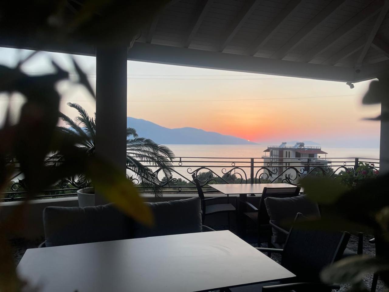 Hotel Majestic Radhime Bagian luar foto