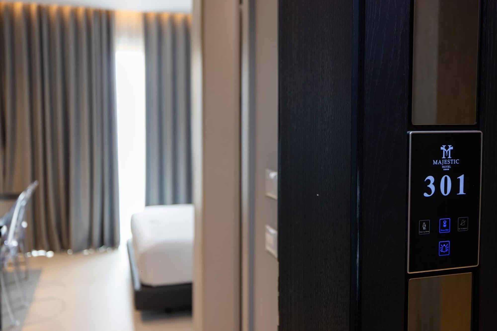 Hotel Majestic Radhime Bagian luar foto