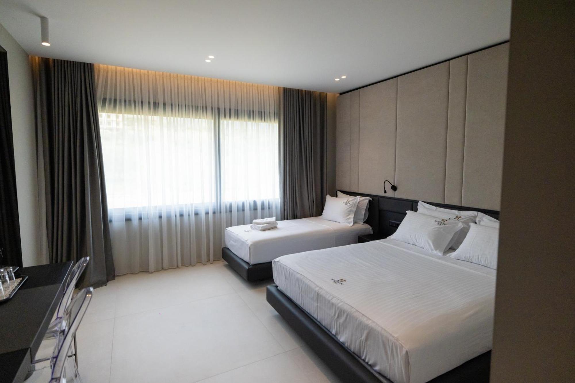 Hotel Majestic Radhime Bagian luar foto