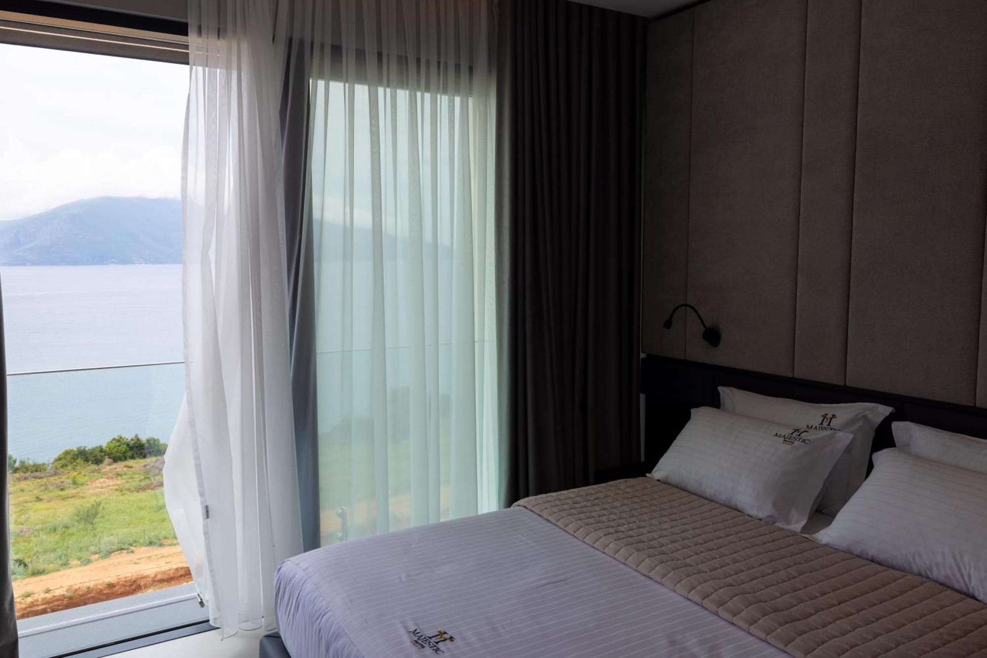Hotel Majestic Radhime Bagian luar foto