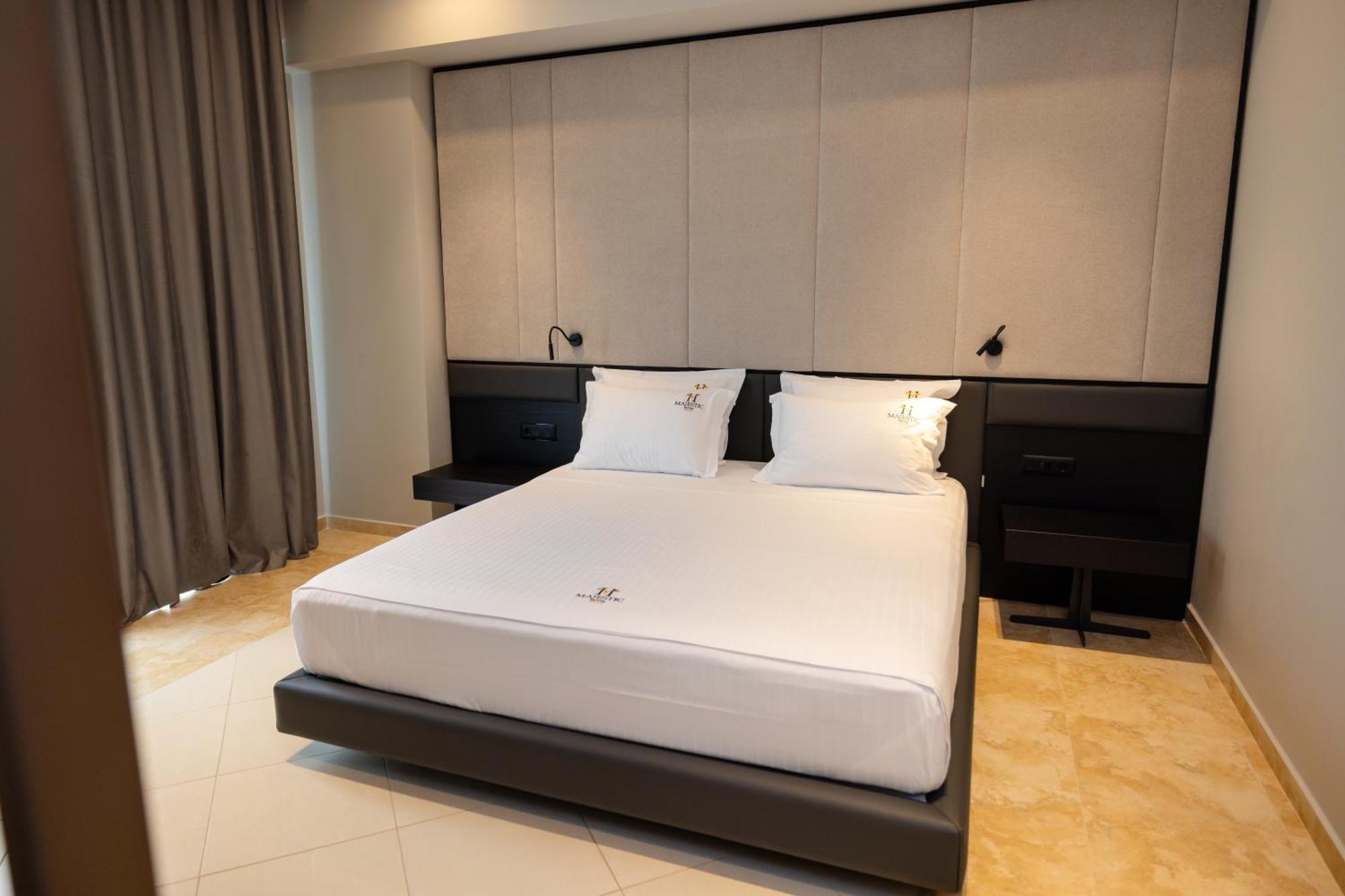 Hotel Majestic Radhime Bagian luar foto