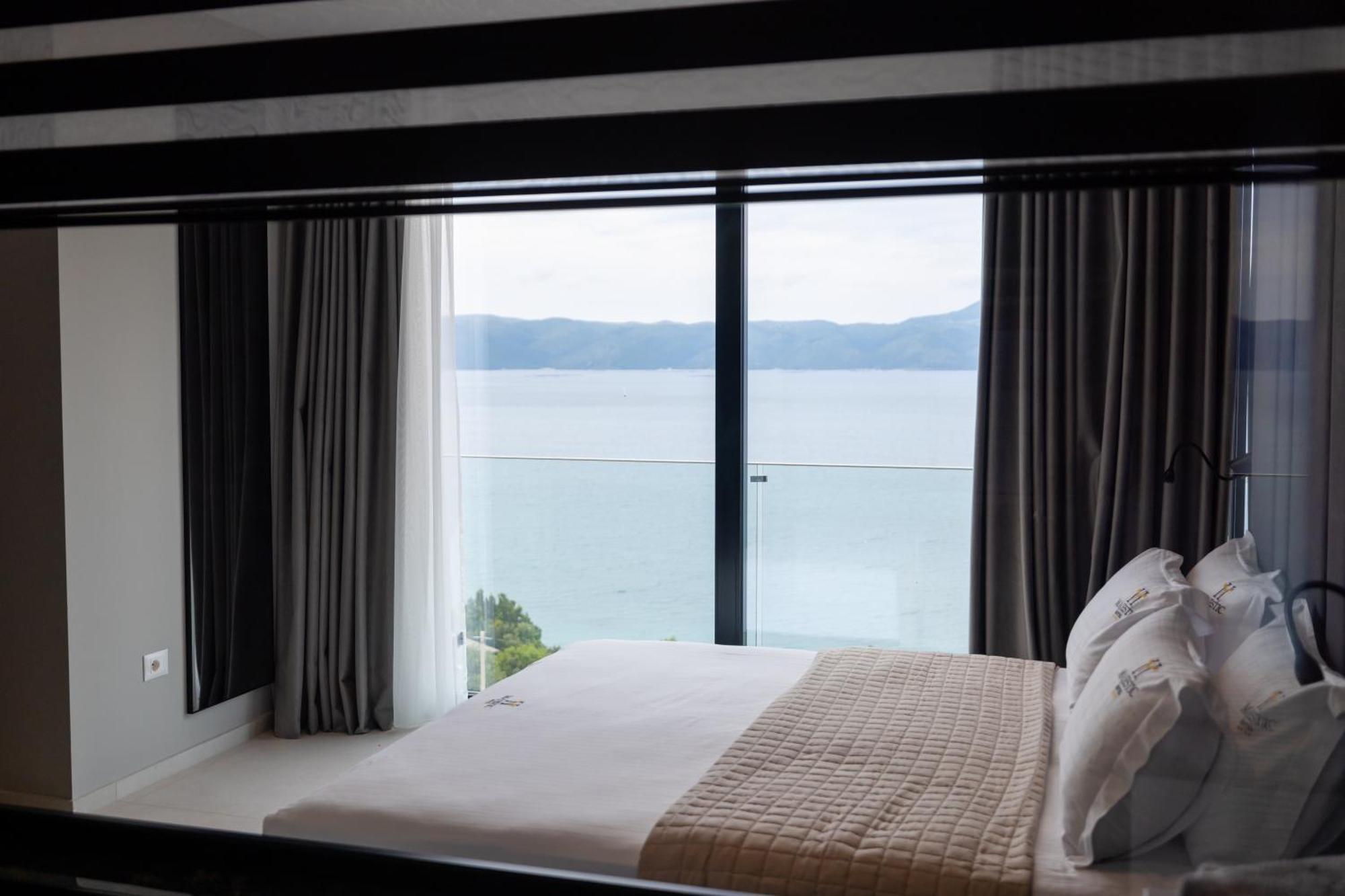 Hotel Majestic Radhime Bagian luar foto