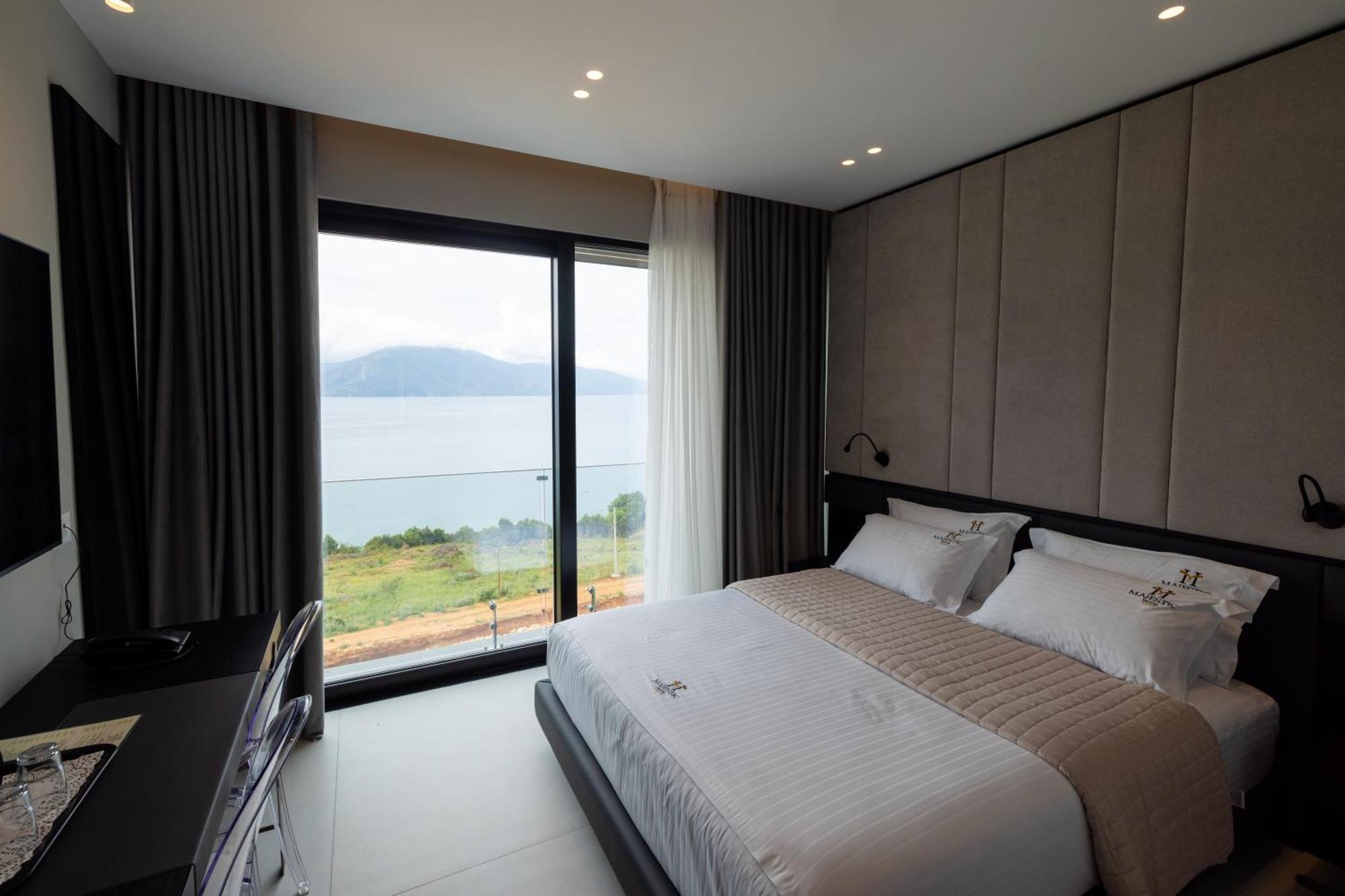 Hotel Majestic Radhime Bagian luar foto