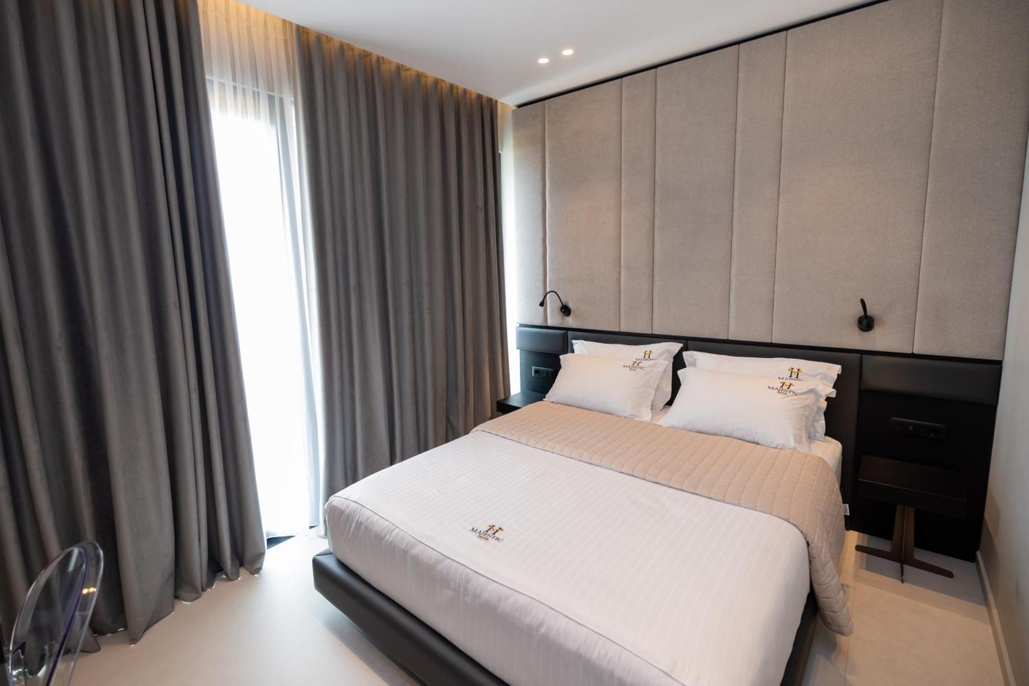 Hotel Majestic Radhime Bagian luar foto