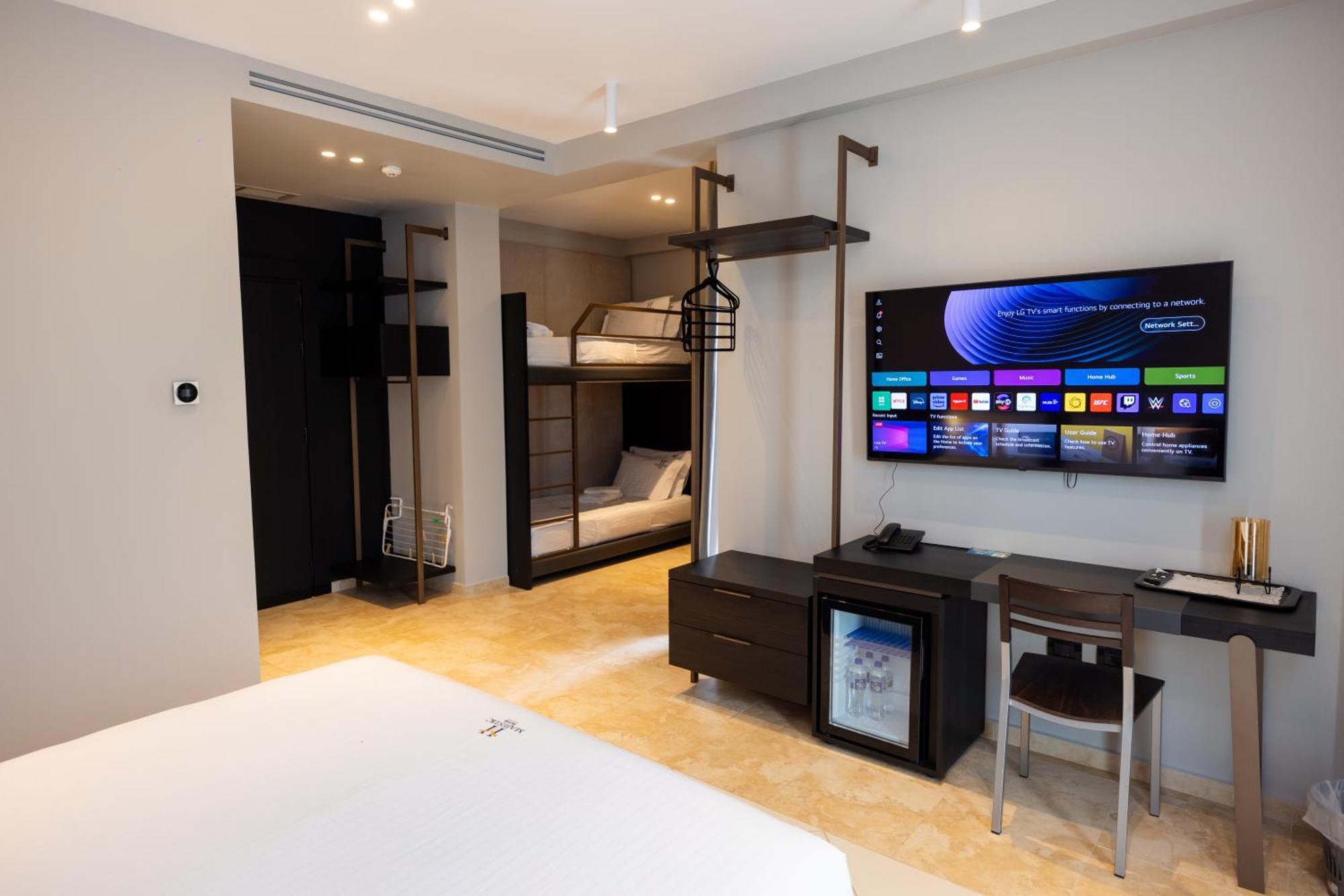 Hotel Majestic Radhime Bagian luar foto