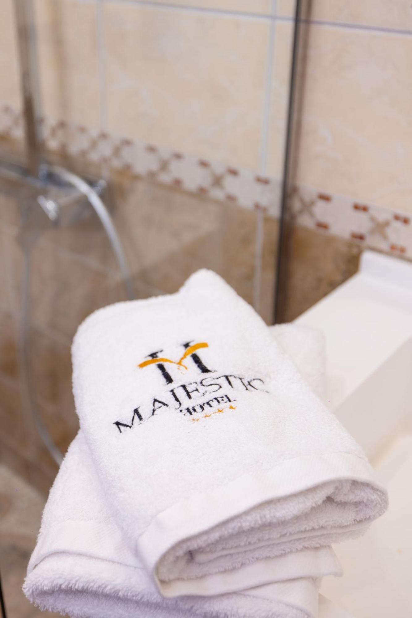 Hotel Majestic Radhime Bagian luar foto