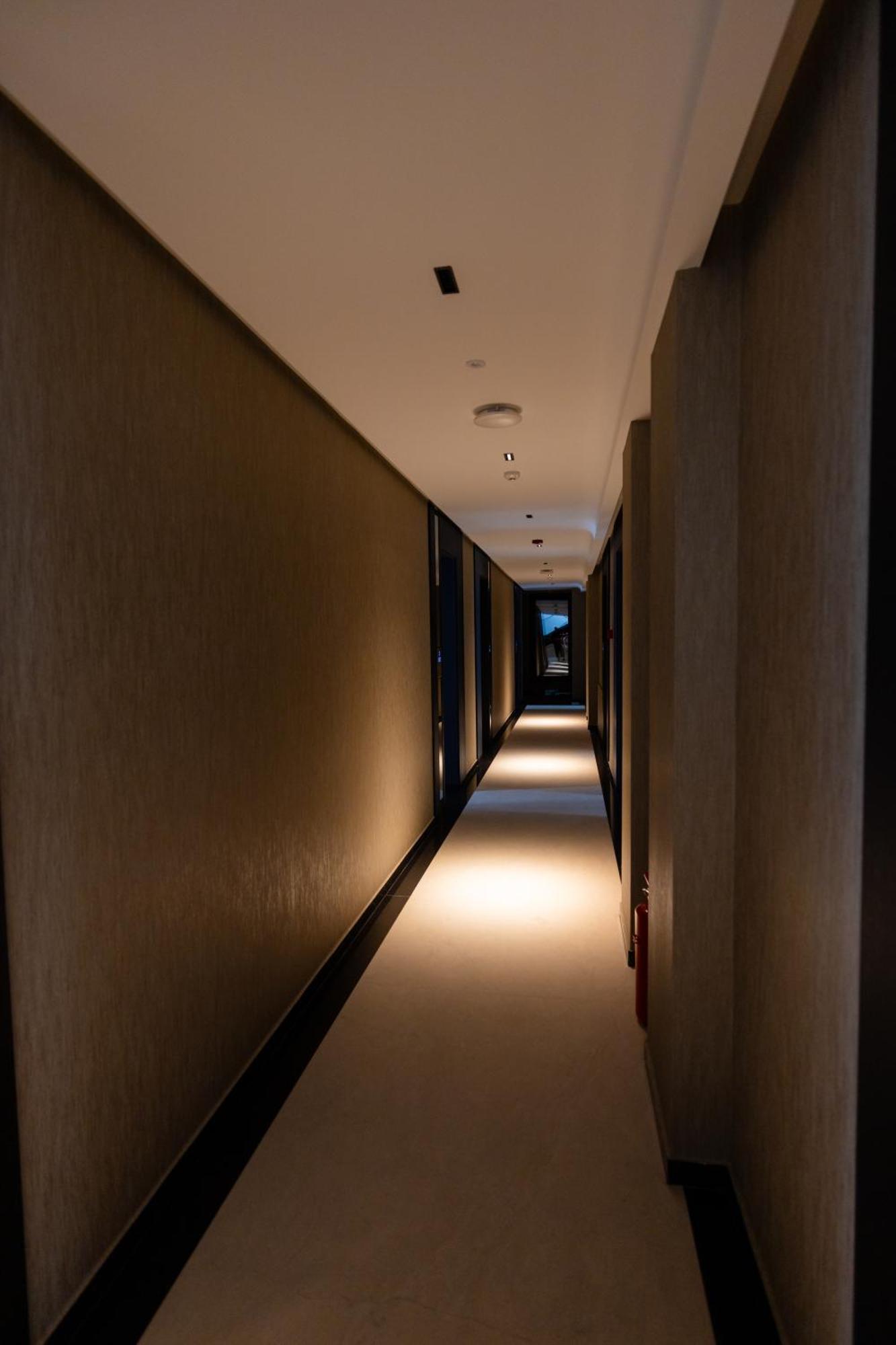 Hotel Majestic Radhime Bagian luar foto