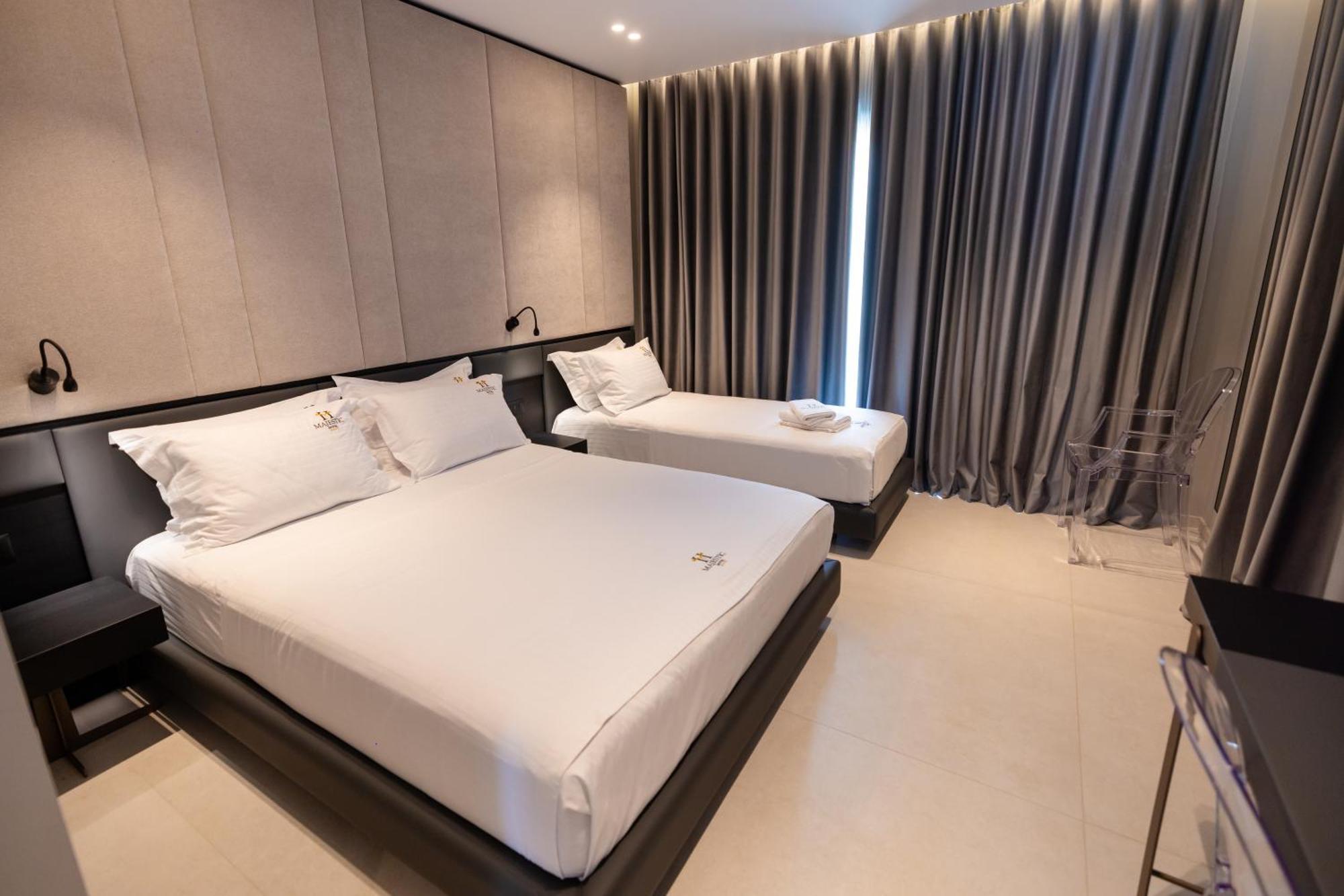Hotel Majestic Radhime Bagian luar foto