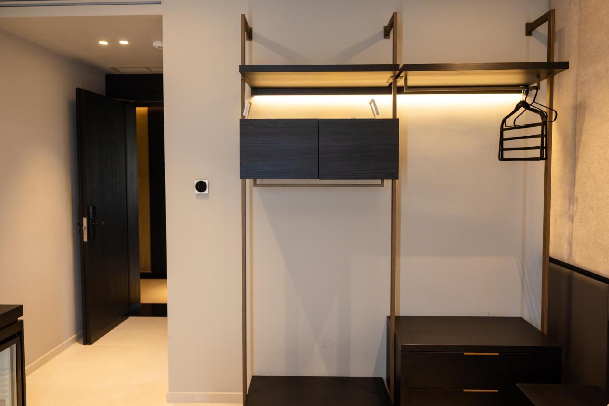 Hotel Majestic Radhime Bagian luar foto