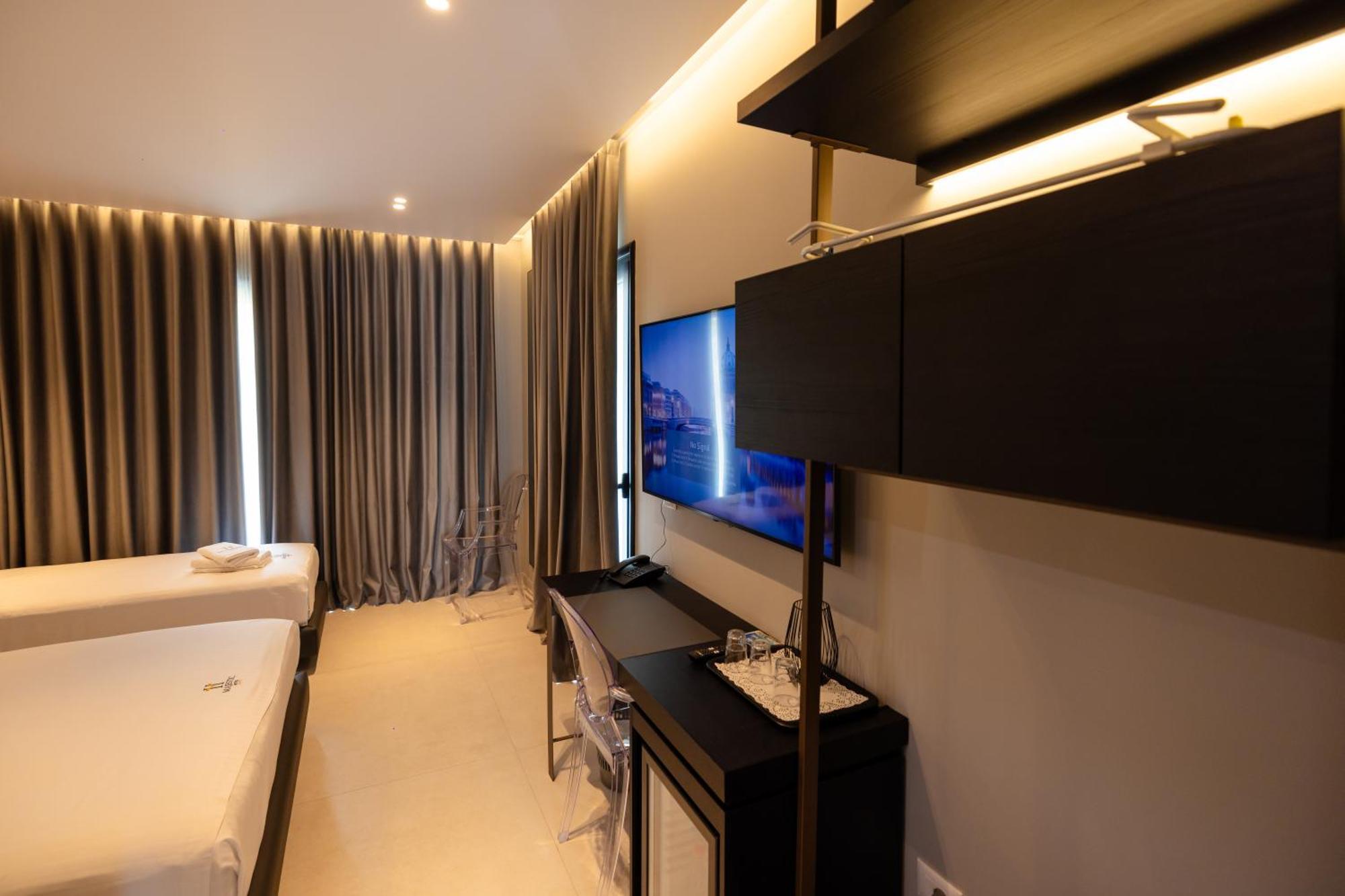 Hotel Majestic Radhime Bagian luar foto