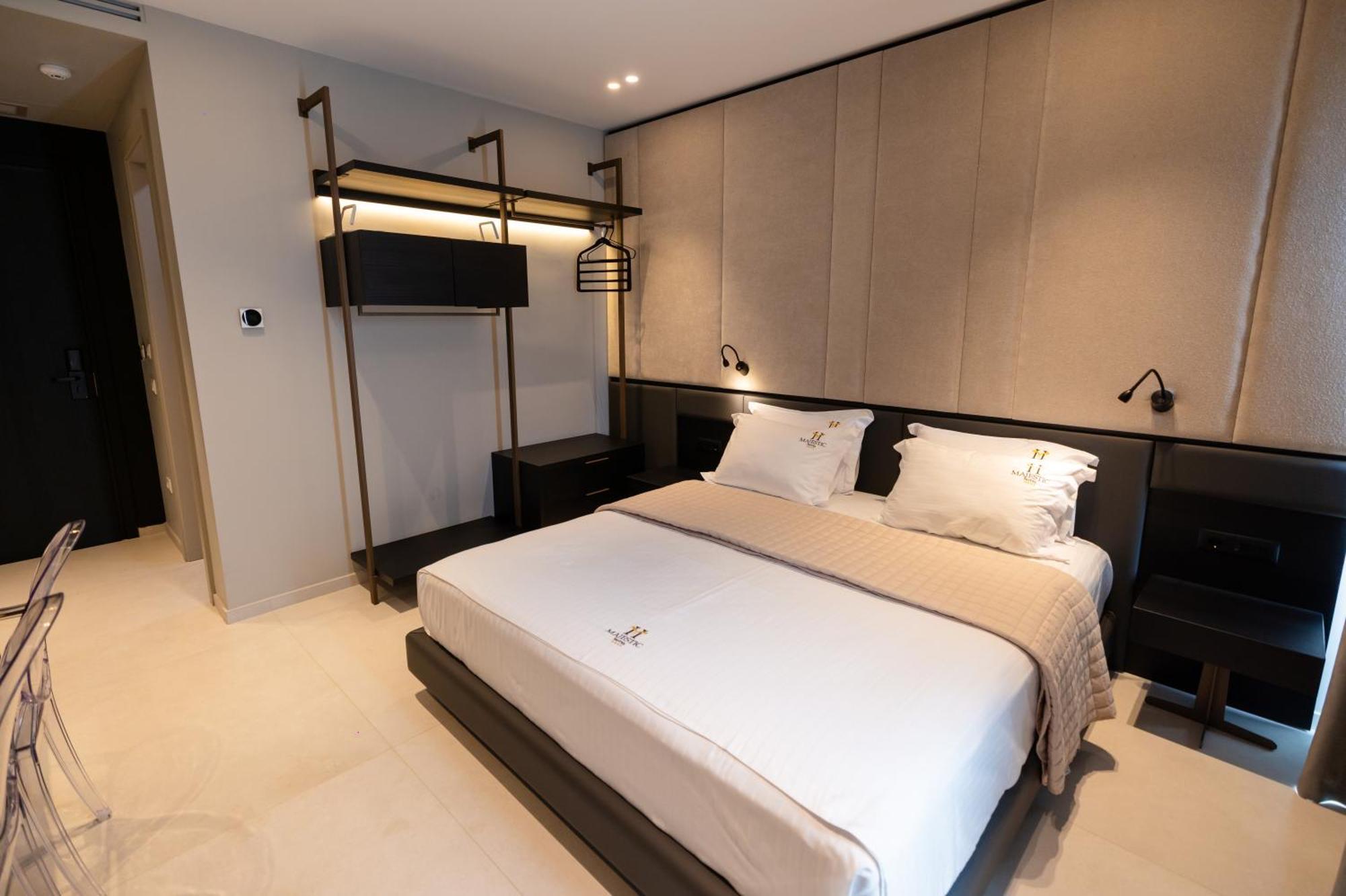Hotel Majestic Radhime Bagian luar foto