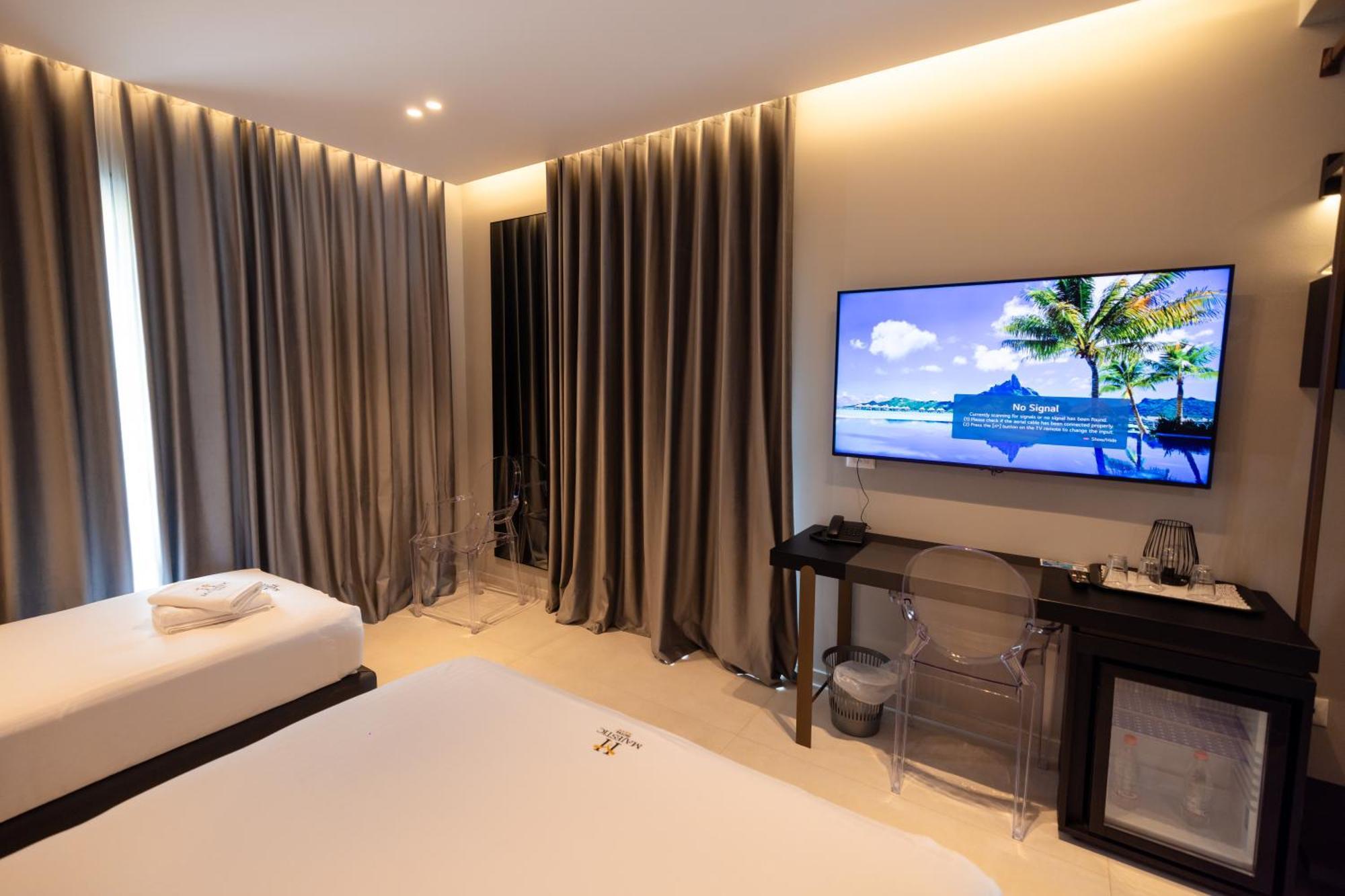 Hotel Majestic Radhime Bagian luar foto